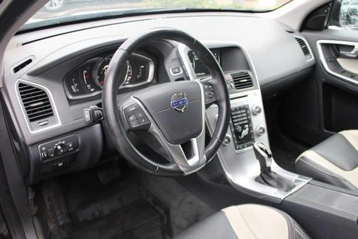 2017 Volvo XC60 T5 Dynamic
