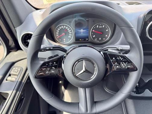 2025 Mercedes-Benz Sprinter 2500 Standard Roof
