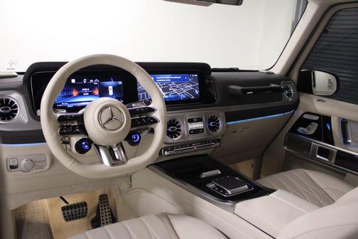 MANUFAKTUR Brilliant Blue magno 2025 Mercedes-Benz AMG G 63 G 63 AMG