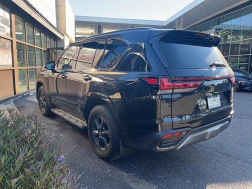 2025 Lexus LX 700h Overtrail