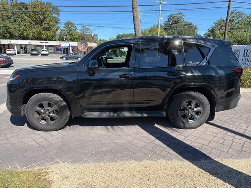 2025 Lexus LX 700h Overtrail