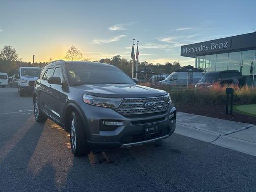 Gray Metallic 2022 Ford Explorer Limited