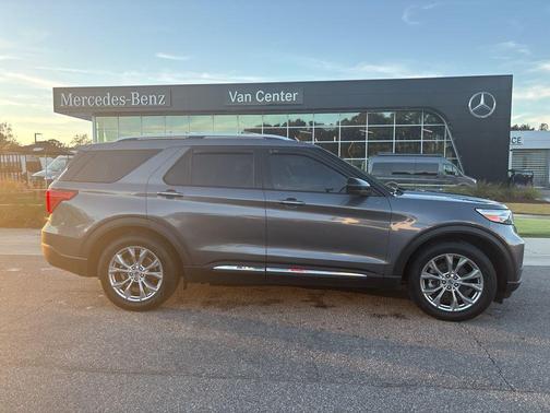 Gray Metallic 2022 Ford Explorer Limited