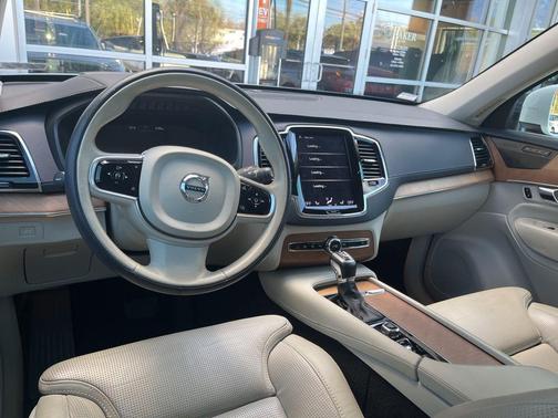 2019 Volvo XC90 T6 Inscription