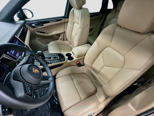 Jet Black Metallic 2025 Porsche Macan Macan