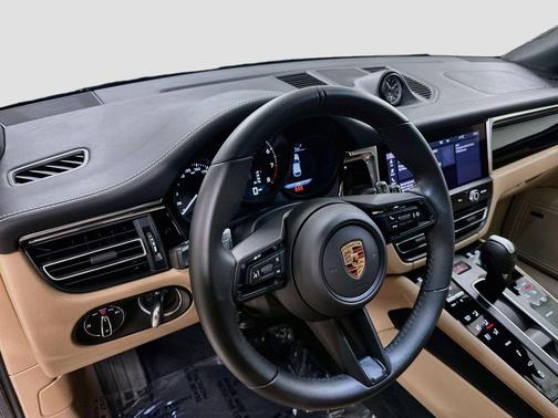 Jet Black Metallic 2025 Porsche Macan Macan