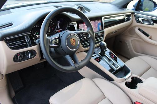 2025 Porsche Macan 