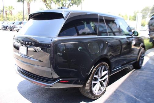 2025 Land Rover Range Rover P400 SE