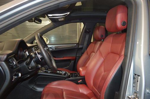 Dolomite Silver Metallic 2023 Porsche Macan Macan GTS