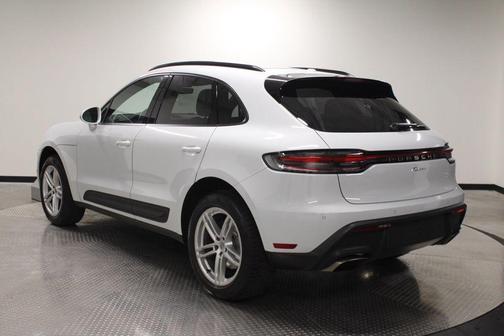Carrara White Metallic 2022 Porsche Macan Macan
