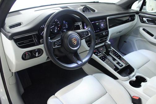 Carrara White Metallic 2022 Porsche Macan Macan