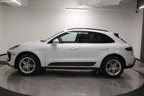 Carrara White Metallic 2022 Porsche Macan Macan