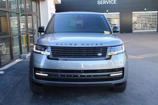 2025 Land Rover Range Rover P550e SE