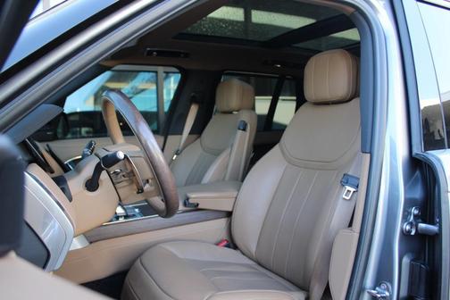 2025 Land Rover Range Rover P550e SE