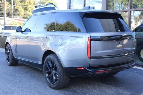 2025 Land Rover Range Rover P550e SE