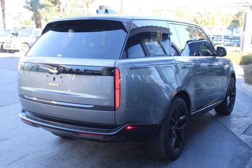 2025 Land Rover Range Rover P550e SE