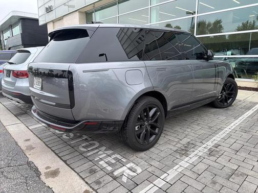 2025 Land Rover Range Rover P550e SE