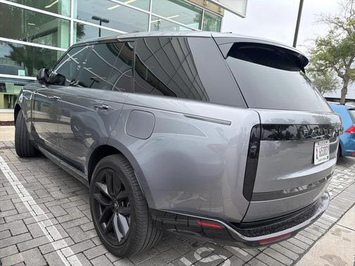 2025 Land Rover Range Rover P550e SE