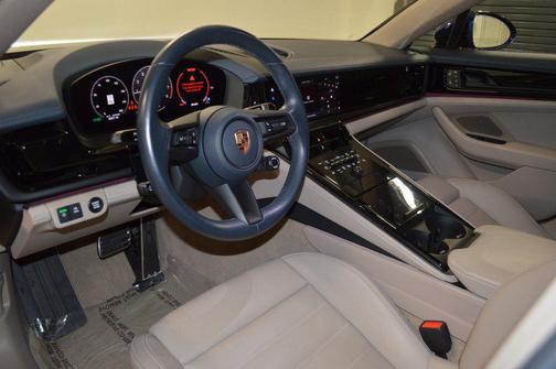 2025 Porsche Panamera 