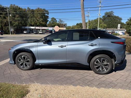 2023 Lexus RZ 450e Luxury