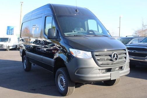 Obsidian Black 2026 Mercedes-Benz Sprinter 2500 Cargo 144 WB