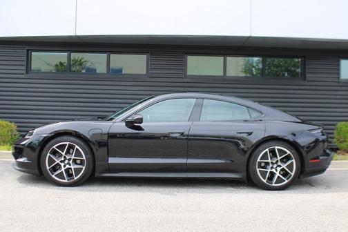 2025 Porsche Taycan 