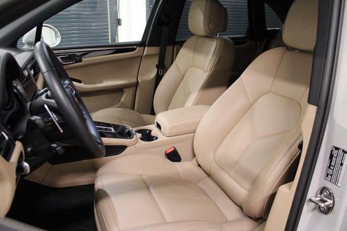 Chalk 2026 Porsche Macan Macan