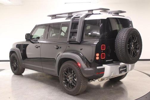 Santorini Black Metallic 2025 Land Rover Defender 110 P300
