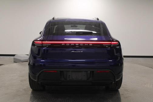 2025 Porsche Macan 4