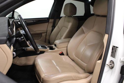 White 2021 Porsche Macan Macan