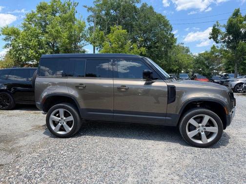 Gondwana Stone Metallic 2024 Land Rover Defender 110 P500 SE