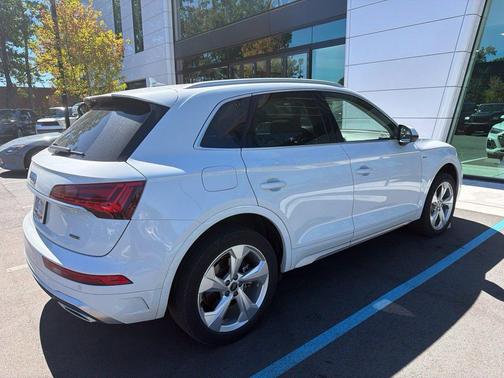 Glacier White Metallic 2023 Audi Q5 45 S line Premium Plus