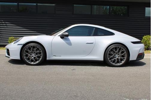 2025 Porsche 911 Carrera