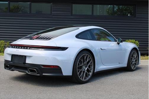 2025 Porsche 911 Carrera