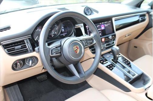 2024 Porsche Macan Base