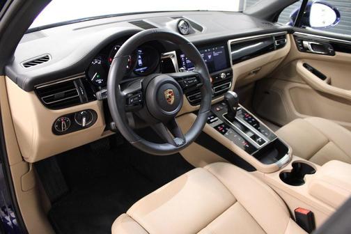 Gentian Blue Metallic 2026 Porsche Macan Macan