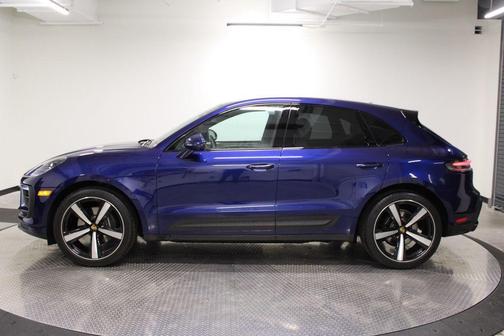 Gentian Blue Metallic 2026 Porsche Macan Macan