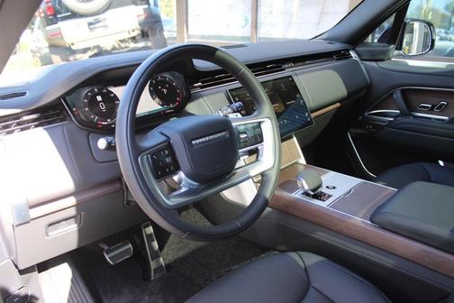 2025 Land Rover Range Rover P530 SE
