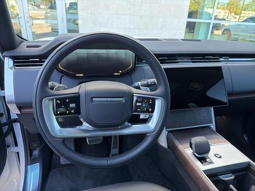 2025 Land Rover Range Rover P530 SE