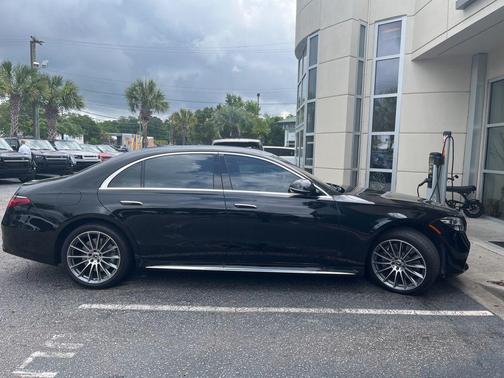 Obsidian Black Metallic 2025 Mercedes-Benz S-Class 4MATIC