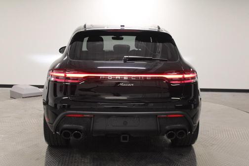2022 Porsche Macan 