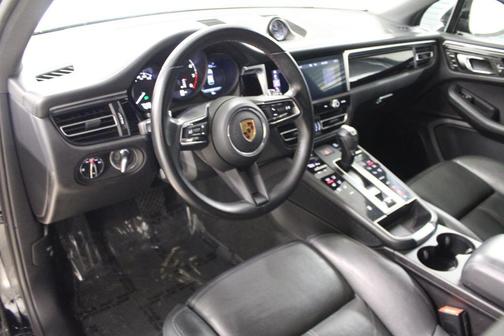 2022 Porsche Macan 