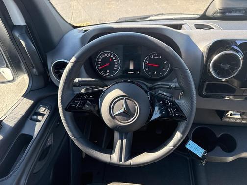 2025 Mercedes-Benz Sprinter 2500 High Roof