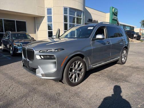 Gray Metallic 2026 BMW X7 xDrive40i