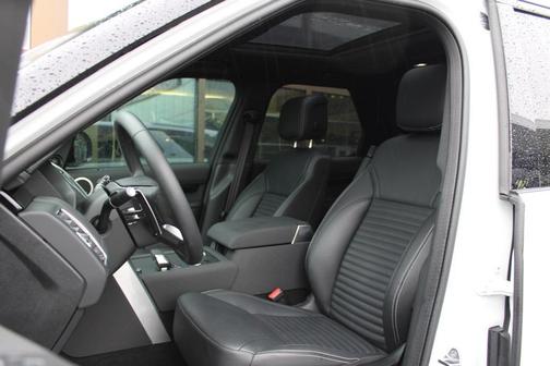 2025 Land Rover Discovery P300 S