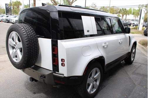 2024 Land Rover Defender 110 P400 X-Dynamic SE