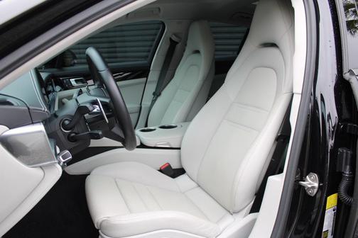 2023 Porsche Panamera 4