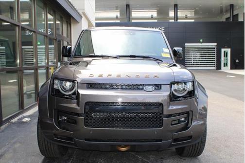 2025 Land Rover Defender 110 V8