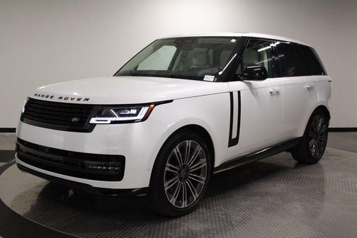 White 2024 Land Rover Range Rover P400 SE