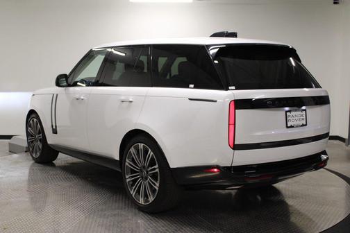 White 2024 Land Rover Range Rover P400 SE
